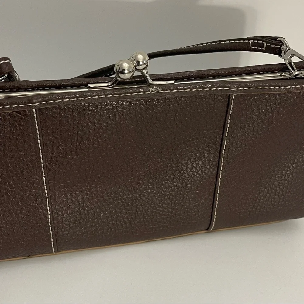 Tommy Hilfiger Brown Leather Clutch Crossbody Bag with Detachable Strap - Picture 2 of 12